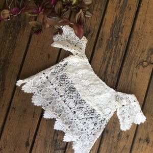 XS/S Festival Style White Lace Crop Top
